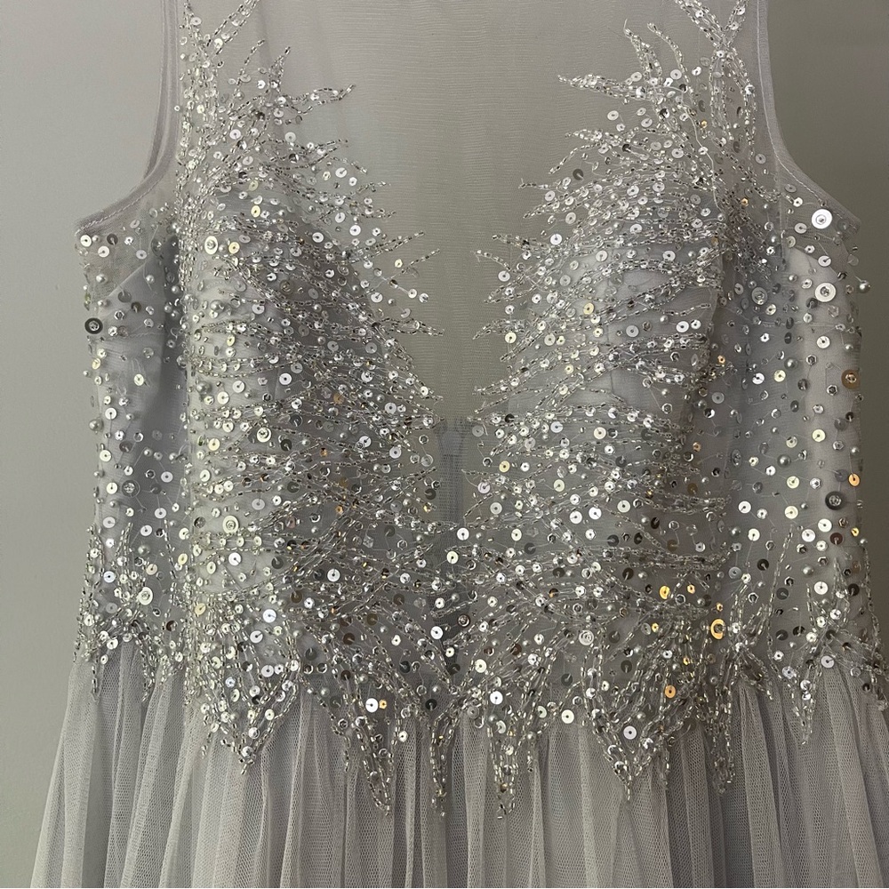 BASIX Black Label Evening Dress Beaded Women’s Size 8 in Gray